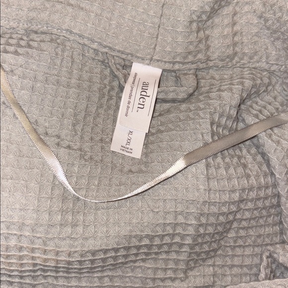 Auden Light Grey Waffle Robe NWOT - Picture 6 of 9
